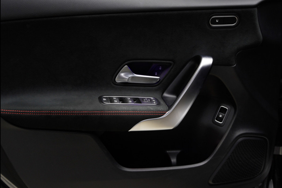 Mercedes-Benz A-Klasse 250e AMG Line Navi Leder Wide screen PTS Stoelverwarming Ambient LM velgen EQ BTW auto!
