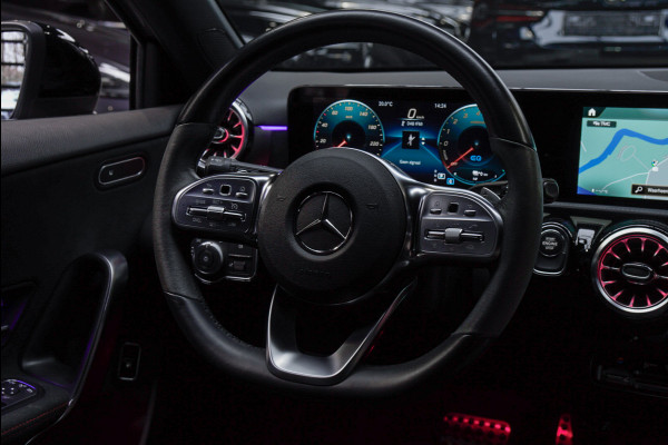 Mercedes-Benz A-Klasse 250e AMG Line Navi Leder Wide screen PTS Stoelverwarming Ambient LM velgen EQ BTW auto!