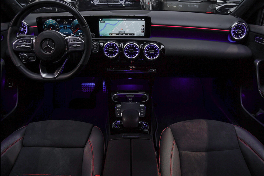 Mercedes-Benz A-Klasse 250e AMG Line Navi Leder Wide screen PTS Stoelverwarming Ambient LM velgen EQ BTW auto!