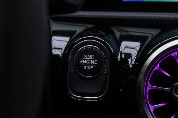 Mercedes-Benz A-Klasse 250e AMG Line Navi Leder Wide screen PTS Stoelverwarming Ambient LM velgen EQ BTW auto!