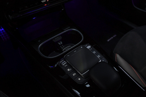 Mercedes-Benz A-Klasse 250e AMG Line Navi Leder Wide screen PTS Stoelverwarming Ambient LM velgen EQ BTW auto!