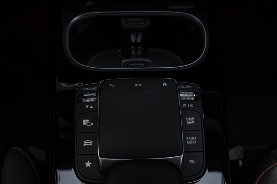 Mercedes-Benz A-Klasse 250e AMG Line Navi Leder Wide screen PTS Stoelverwarming Ambient LM velgen EQ BTW auto!
