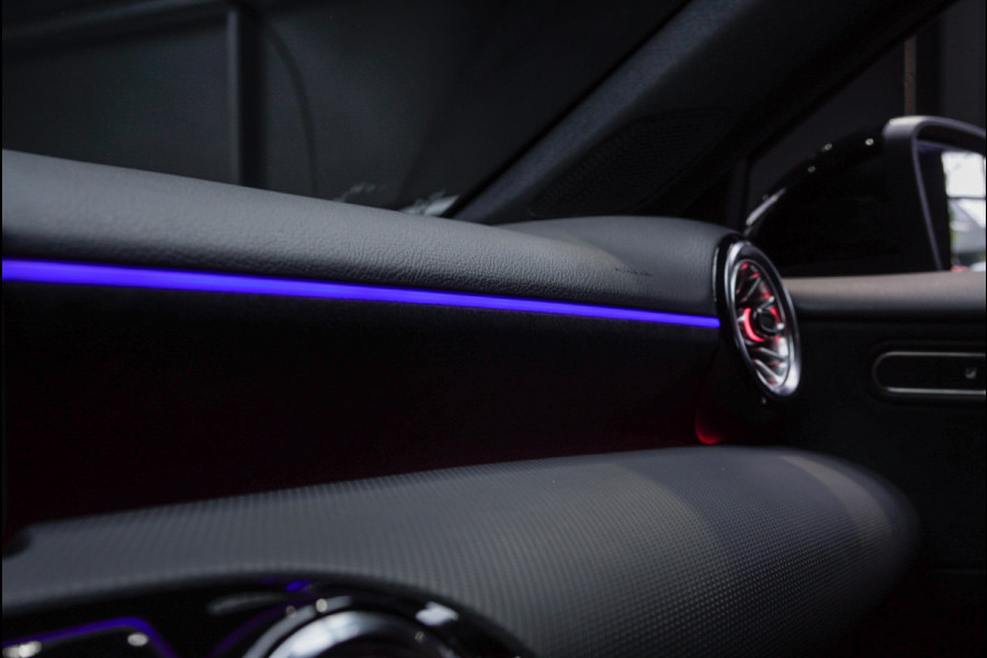 Mercedes-Benz A-Klasse 250e AMG Line Navi Leder Wide screen PTS Stoelverwarming Ambient LM velgen EQ BTW auto!