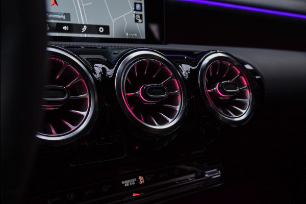 Mercedes-Benz A-Klasse 250e AMG Line Navi Leder Wide screen PTS Stoelverwarming Ambient LM velgen EQ BTW auto!