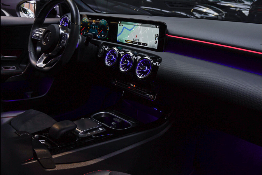 Mercedes-Benz A-Klasse 250e AMG Line Navi Leder Wide screen PTS Stoelverwarming Ambient LM velgen EQ BTW auto!