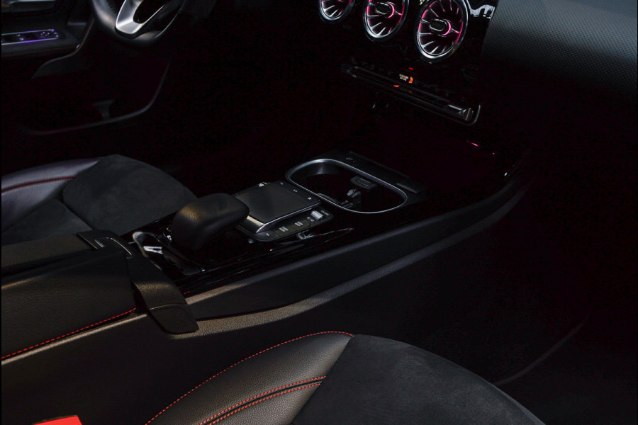 Mercedes-Benz A-Klasse 250e AMG Line Navi Leder Wide screen PTS Stoelverwarming Ambient LM velgen EQ BTW auto!