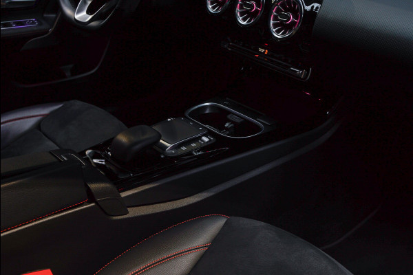 Mercedes-Benz A-Klasse 250e AMG Line Navi Leder Wide screen PTS Stoelverwarming Ambient LM velgen EQ BTW auto!