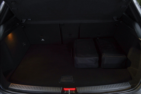 Mercedes-Benz A-Klasse 250e AMG Line Navi Leder Wide screen PTS Stoelverwarming Ambient LM velgen EQ BTW auto!