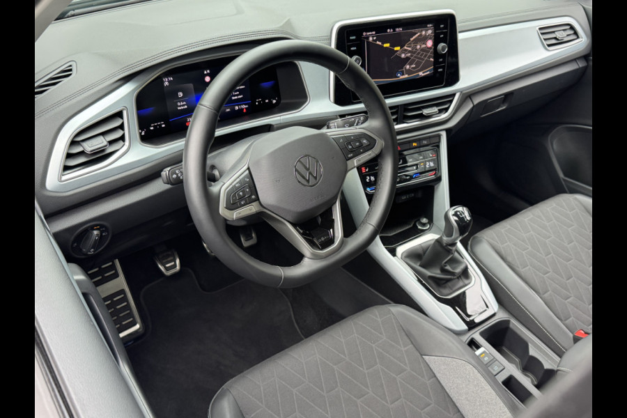 Volkswagen T-Roc TSI 115PK LIFE GOAL EDITION NAVI/CARPLAY/STOELVERWARMING/ FABRIEKSGARANTIE