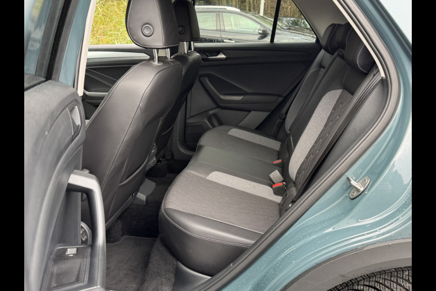 Volkswagen T-Roc TSI 115PK LIFE GOAL EDITION NAVI/CARPLAY/STOELVERWARMING/ FABRIEKSGARANTIE
