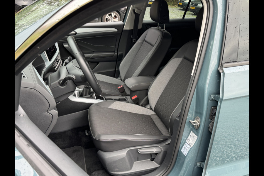 Volkswagen T-Roc TSI 115PK LIFE GOAL EDITION NAVI/CARPLAY/STOELVERWARMING/ FABRIEKSGARANTIE