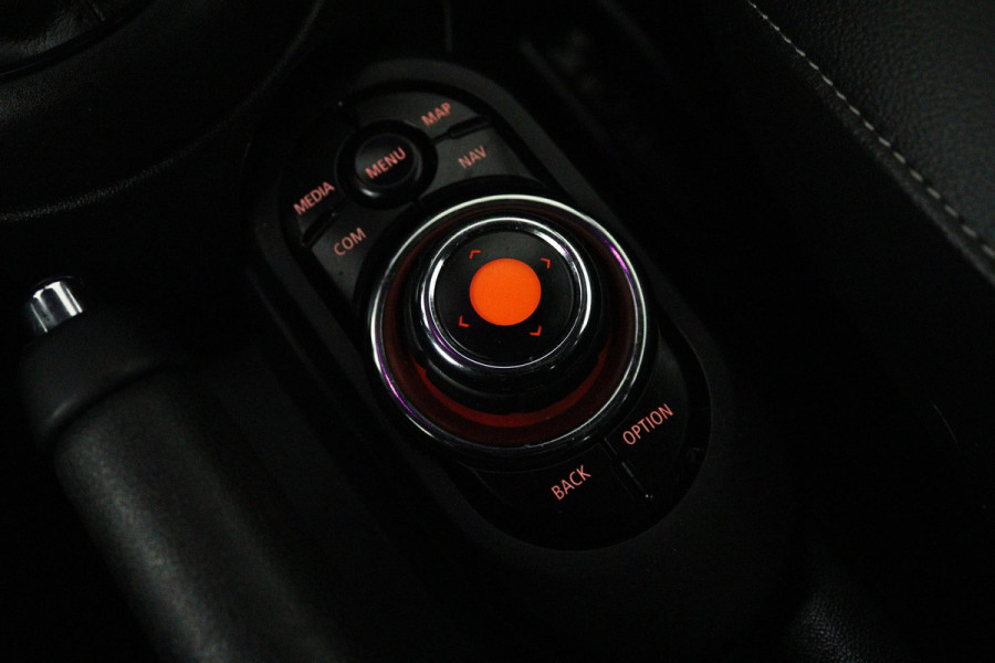 MINI Mini 1.5 One Pepper (PANORAMADAK, SFEERVERLICHTING, AUTOMAAT, NAVIGATIE, CRUISE CONTROL, LEER)