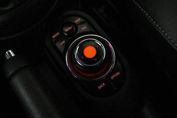 MINI Mini 1.5 One Pepper (PANORAMADAK, SFEERVERLICHTING, AUTOMAAT, NAVIGATIE, CRUISE CONTROL, LEER)