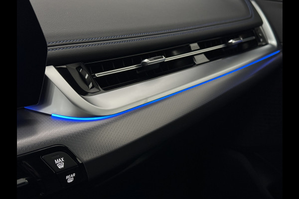 BMW X1 18i M-Sport | Panorama | Sportstoelen | Keyless-Entry | Sfeerverlichting | Achteruitrij-Camera | 5x op voorraad | Carplay | Full-LED | Black-Optic | Getint Glas | Stoelverwarming | Draadloos Laden |
