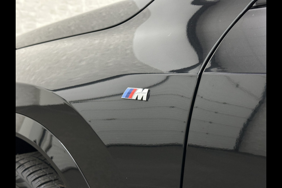 BMW X1 18i M-Sport | Panorama | Sportstoelen | Keyless-Entry | Sfeerverlichting | Achteruitrij-Camera | 5x op voorraad | Carplay | Full-LED | Black-Optic | Getint Glas | Stoelverwarming | Draadloos Laden |