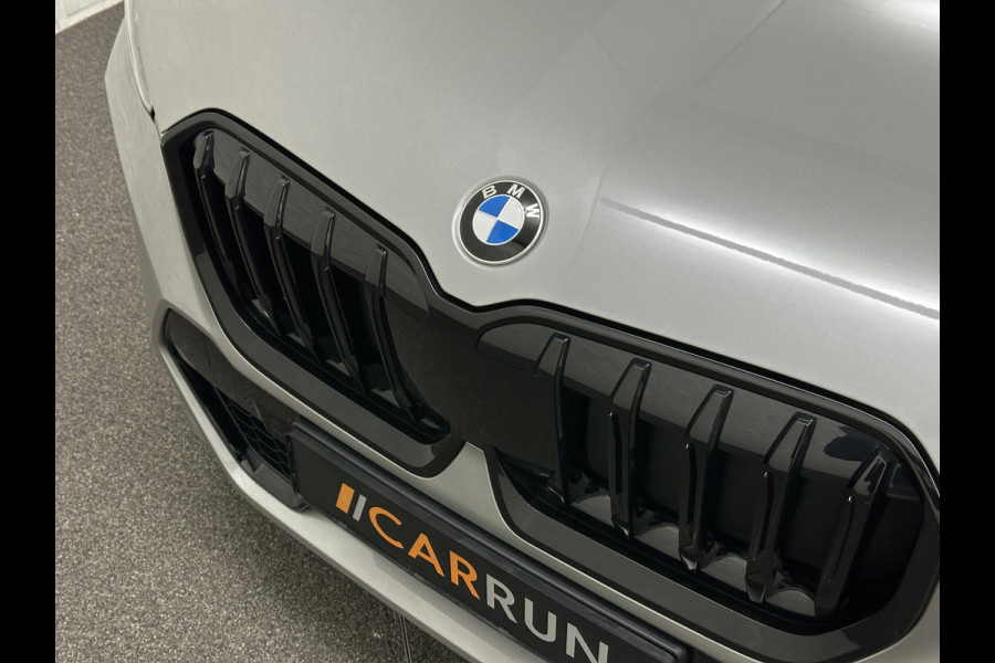 BMW X1 18i M-Sport | Panorama | Sportstoelen | Keyless-Entry | Sfeerverlichting | Achteruitrij-Camera | 5x op voorraad! | Carplay | Full-LED | Black-Optic | Getint Glas | Stoelverwarming | Draadloos Laden |