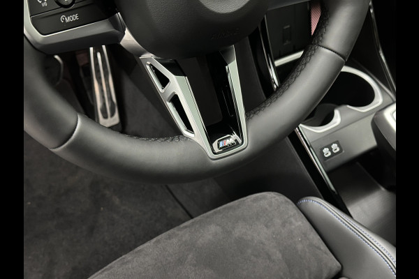 BMW X1 18i M-Sport | Panorama | Sportstoelen | Keyless-Entry | Sfeerverlichting | Achteruitrij-Camera | 5x op voorraad! | Carplay | Full-LED | Black-Optic | Getint Glas | Stoelverwarming | Draadloos Laden |