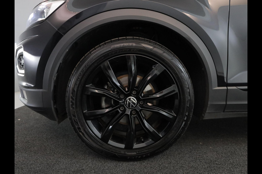 Volkswagen T-Roc 1.5 TSI Sport 150 PK DSG | Navigatie | Black Style pakket | Parkeercamera |
