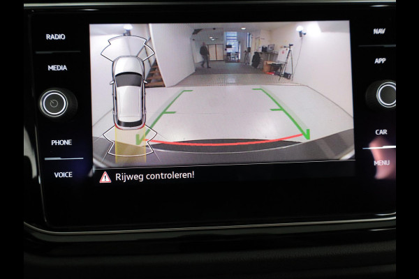 Volkswagen T-Roc 1.5 TSI Sport 150 PK DSG | Navigatie | Black Style pakket | Parkeercamera |