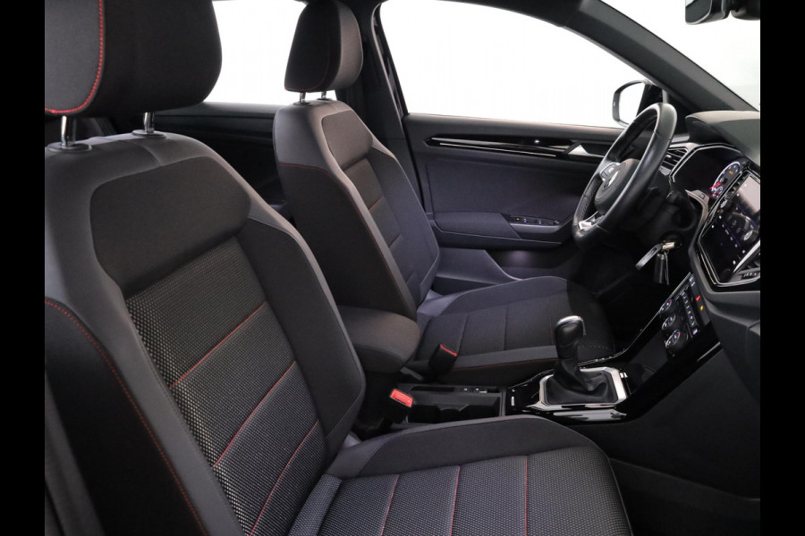 Volkswagen T-Roc 1.5 TSI Sport 150 PK DSG | Navigatie | Black Style pakket | Parkeercamera |
