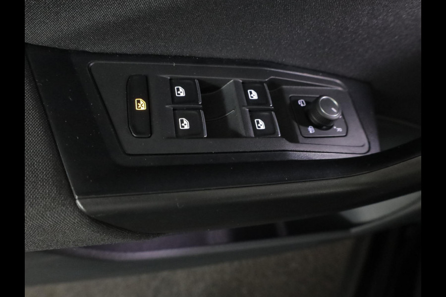 Volkswagen T-Roc 1.5 TSI Sport 150 PK DSG | Navigatie | Black Style pakket | Parkeercamera |