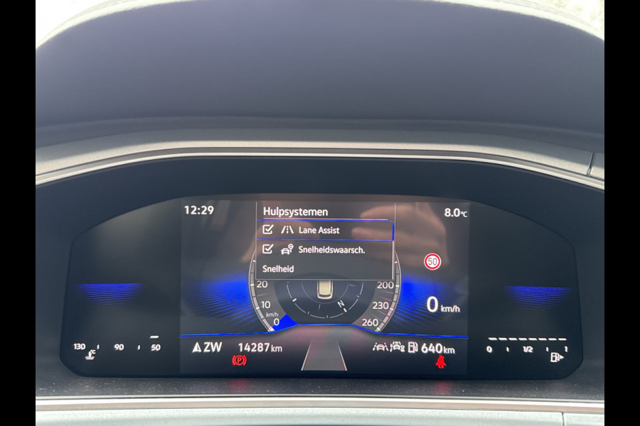 Volkswagen T-Roc TSI 115PK LIFE GOAL EDITION NAVI/CARPLAY/STOELVERWARMING/ FABRIEKSGARANTIE