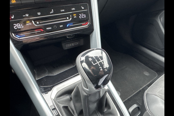 Volkswagen T-Roc TSI 115PK LIFE GOAL EDITION NAVI/CARPLAY/STOELVERWARMING/ FABRIEKSGARANTIE