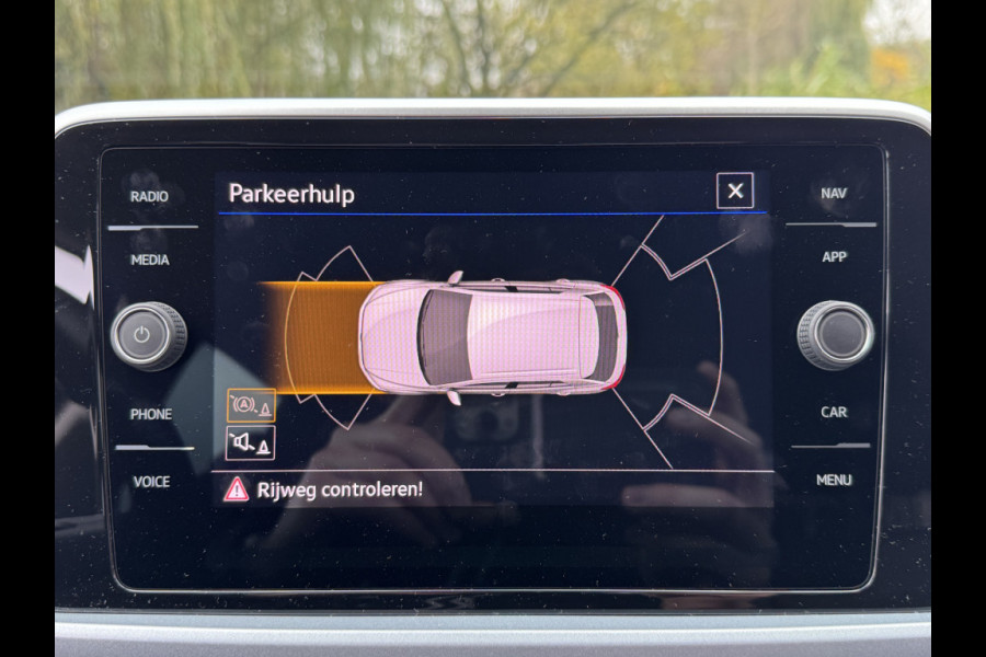 Volkswagen T-Roc TSI 115PK LIFE GOAL EDITION NAVI/CARPLAY/STOELVERWARMING/ FABRIEKSGARANTIE