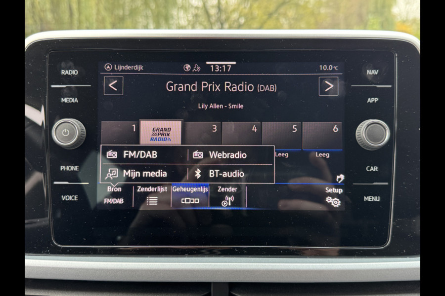 Volkswagen T-Roc TSI 115PK LIFE GOAL EDITION NAVI/CARPLAY/STOELVERWARMING/ FABRIEKSGARANTIE