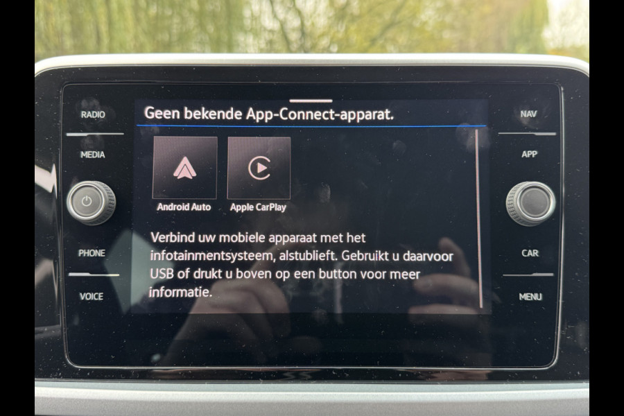 Volkswagen T-Roc TSI 115PK LIFE GOAL EDITION NAVI/CARPLAY/STOELVERWARMING/ FABRIEKSGARANTIE