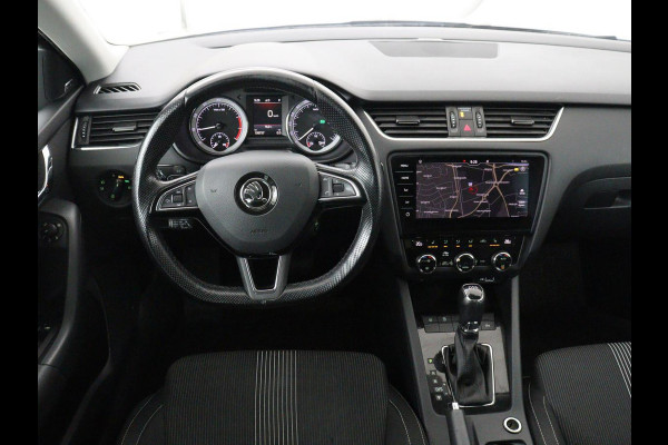 Škoda Octavia 1.5 TSI Style | Sportstoelen | Trekhaak | Stoelverwarming | Adaptive cruise | Carplay | Navigatie | Sfeerverlichting | Full LED | Canton Sound | Climate control
