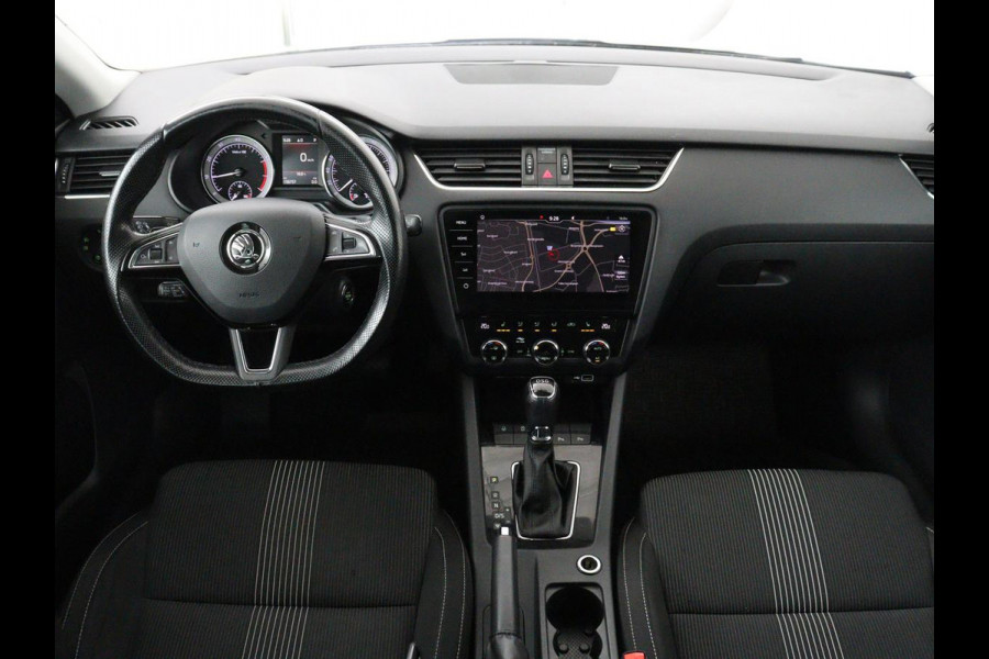 Škoda Octavia 1.5 TSI Style | Sportstoelen | Trekhaak | Stoelverwarming | Adaptive cruise | Carplay | Navigatie | Sfeerverlichting | Full LED | Canton Sound | Climate control