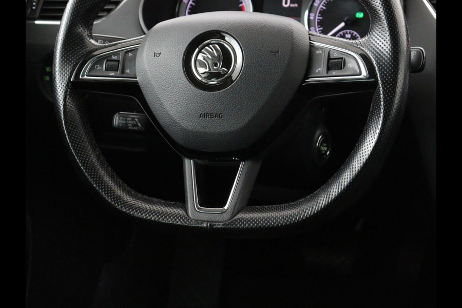Škoda Octavia 1.5 TSI Style | Sportstoelen | Trekhaak | Stoelverwarming | Adaptive cruise | Carplay | Navigatie | Sfeerverlichting | Full LED | Canton Sound | Climate control