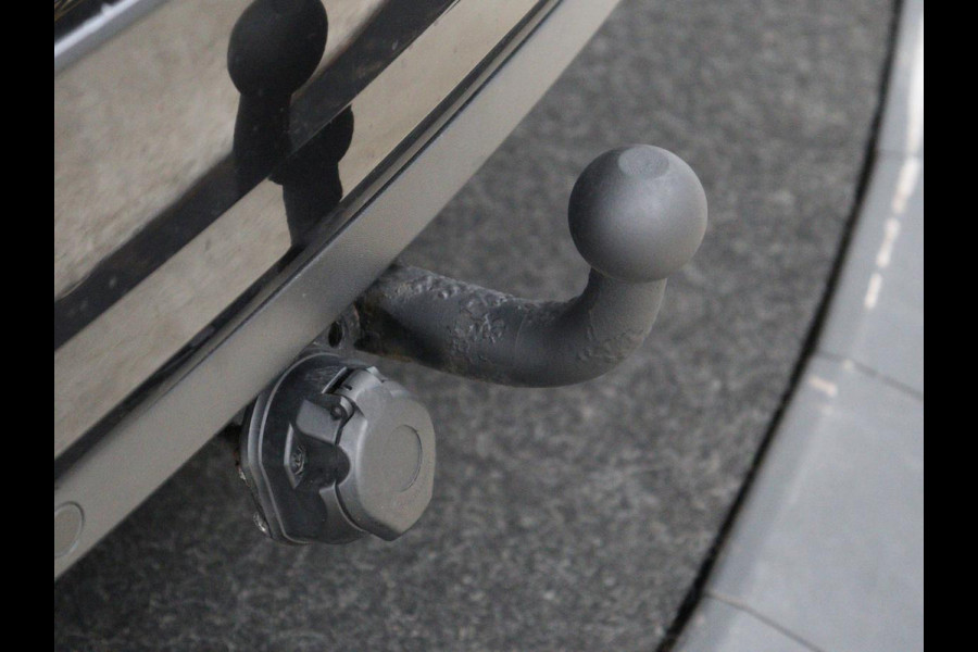 Škoda Octavia 1.5 TSI Style | Sportstoelen | Trekhaak | Stoelverwarming | Adaptive cruise | Carplay | Navigatie | Sfeerverlichting | Full LED | Canton Sound | Climate control