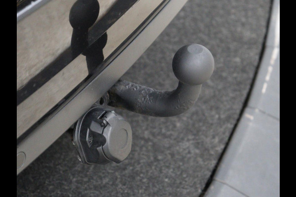 Škoda Octavia 1.5 TSI Style | Sportstoelen | Trekhaak | Stoelverwarming | Adaptive cruise | Carplay | Navigatie | Sfeerverlichting | Full LED | Canton Sound | Climate control