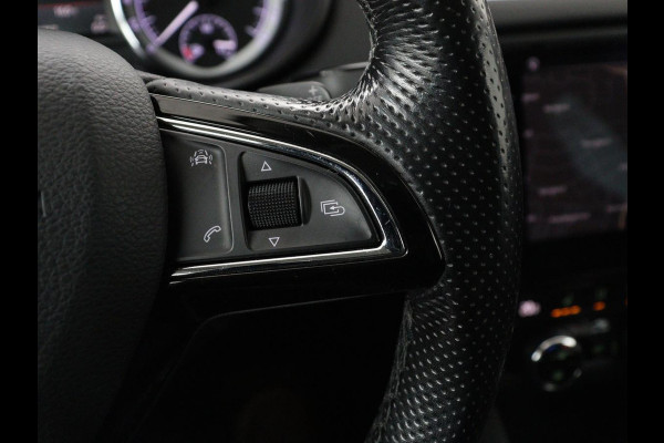 Škoda Octavia 1.5 TSI Style | Sportstoelen | Trekhaak | Stoelverwarming | Adaptive cruise | Carplay | Navigatie | Sfeerverlichting | Full LED | Canton Sound | Climate control