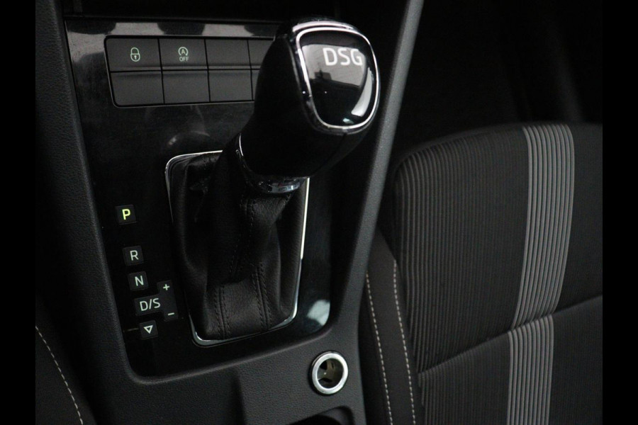 Škoda Octavia 1.5 TSI Style | Sportstoelen | Trekhaak | Stoelverwarming | Adaptive cruise | Carplay | Navigatie | Sfeerverlichting | Full LED | Canton Sound | Climate control