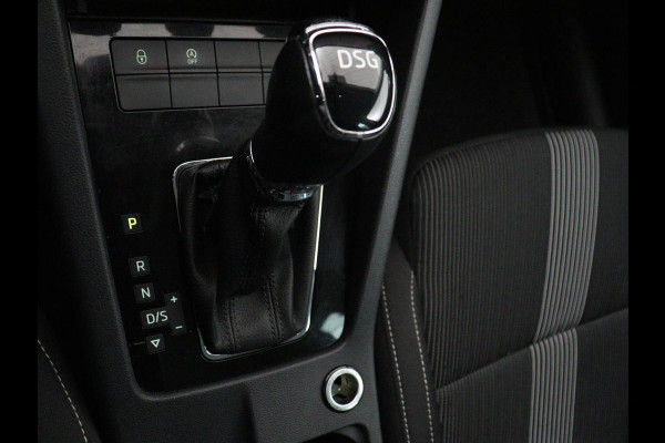 Škoda Octavia 1.5 TSI Style | Sportstoelen | Trekhaak | Stoelverwarming | Adaptive cruise | Carplay | Navigatie | Sfeerverlichting | Full LED | Canton Sound | Climate control