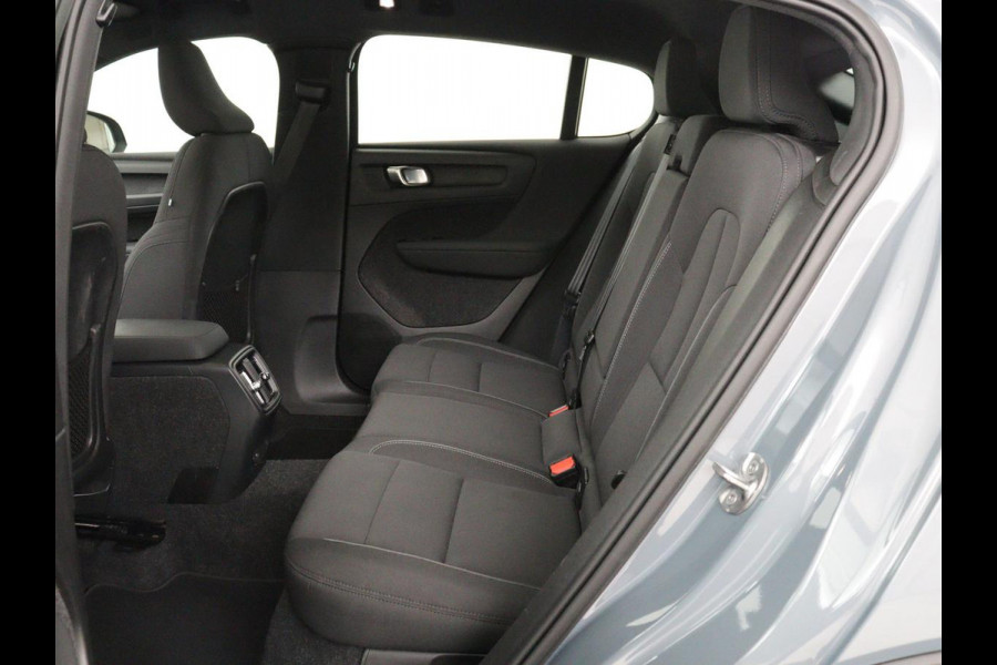 Volvo C40 Recharge Twin Intro Edition 78 kWh | Panoramadak | 360 Camera | Stoelverwarming | Harman/Kardon | Warmtepomp | Adaptive cruise | Matrix LED | Carplay | Memory | Stuurverwarming