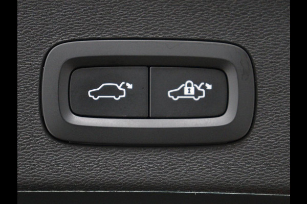 Volvo C40 Recharge Twin Intro Edition 78 kWh | Panoramadak | 360 Camera | Stoelverwarming | Harman/Kardon | Warmtepomp | Adaptive cruise | Matrix LED | Carplay | Memory | Stuurverwarming