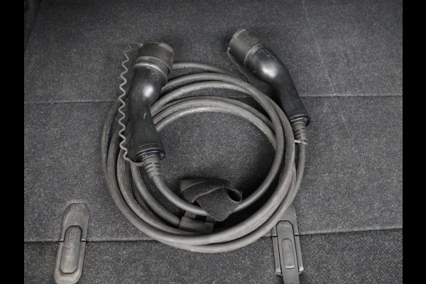 Volvo C40 Recharge Twin Intro Edition 78 kWh | Panoramadak | 360 Camera | Stoelverwarming | Harman/Kardon | Warmtepomp | Adaptive cruise | Matrix LED | Carplay | Memory | Stuurverwarming