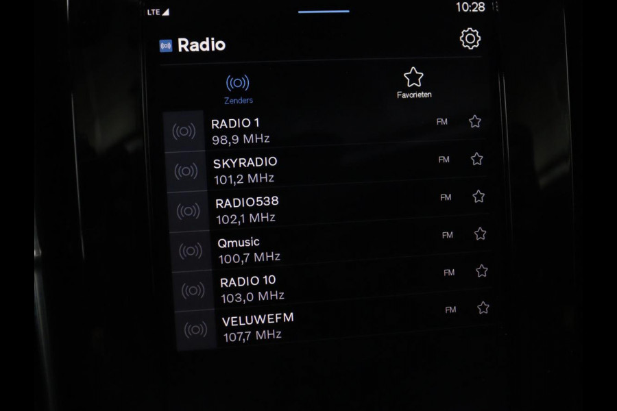 Volvo C40 Recharge Twin Intro Edition 78 kWh | Panoramadak | 360 Camera | Stoelverwarming | Harman/Kardon | Warmtepomp | Adaptive cruise | Matrix LED | Carplay | Memory | Stuurverwarming