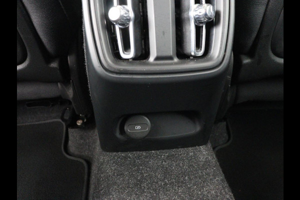 Volvo C40 Recharge Twin Intro Edition 78 kWh | Panoramadak | 360 Camera | Stoelverwarming | Harman/Kardon | Warmtepomp | Adaptive cruise | Matrix LED | Carplay | Memory | Stuurverwarming