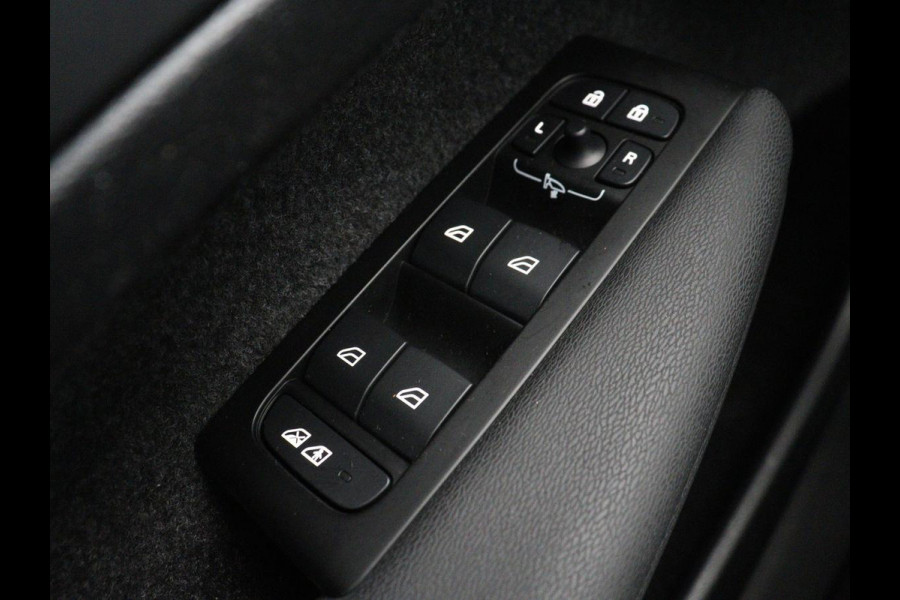 Volvo C40 Recharge Twin Intro Edition 78 kWh | Panoramadak | 360 Camera | Stoelverwarming | Harman/Kardon | Warmtepomp | Adaptive cruise | Matrix LED | Carplay | Memory | Stuurverwarming