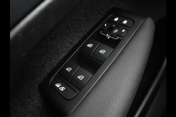 Volvo C40 Recharge Twin Intro Edition 78 kWh | Panoramadak | 360 Camera | Stoelverwarming | Harman/Kardon | Warmtepomp | Adaptive cruise | Matrix LED | Carplay | Memory | Stuurverwarming