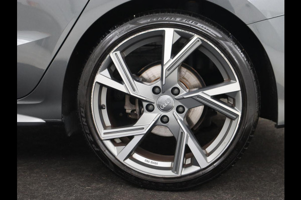 Audi A3 35 TFSI S edition | Stoelverwarming | Carplay | Navigatie | Half leder | Sportstoelen | Full LED | Audi Sound | Virtual Cockpit | Climate control | Parkeerhulp | DAB | Bluetooth | S Line