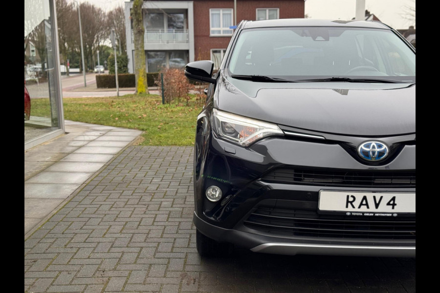 Toyota RAV4 2.5 Hybrid Style | Trekhaak, 18 inch, Stoel + Stuurverwarming, Keyless, Navigatie, Elektrische achterklep