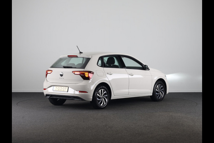 Volkswagen Polo 1.0 TSI Life 95 PK | Navigatie via app | LM velgen | Airco |