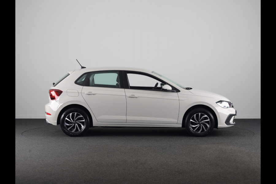 Volkswagen Polo 1.0 TSI Life 95 PK | Navigatie via app | LM velgen | Airco |