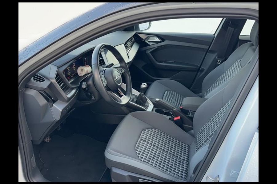 Audi A1 allstreet 30 TFSI Advanced edition 110pk | Led verlichting | Parkeersensoren achter | Sportstoelen | Navigatie via App | Verlengde garantie